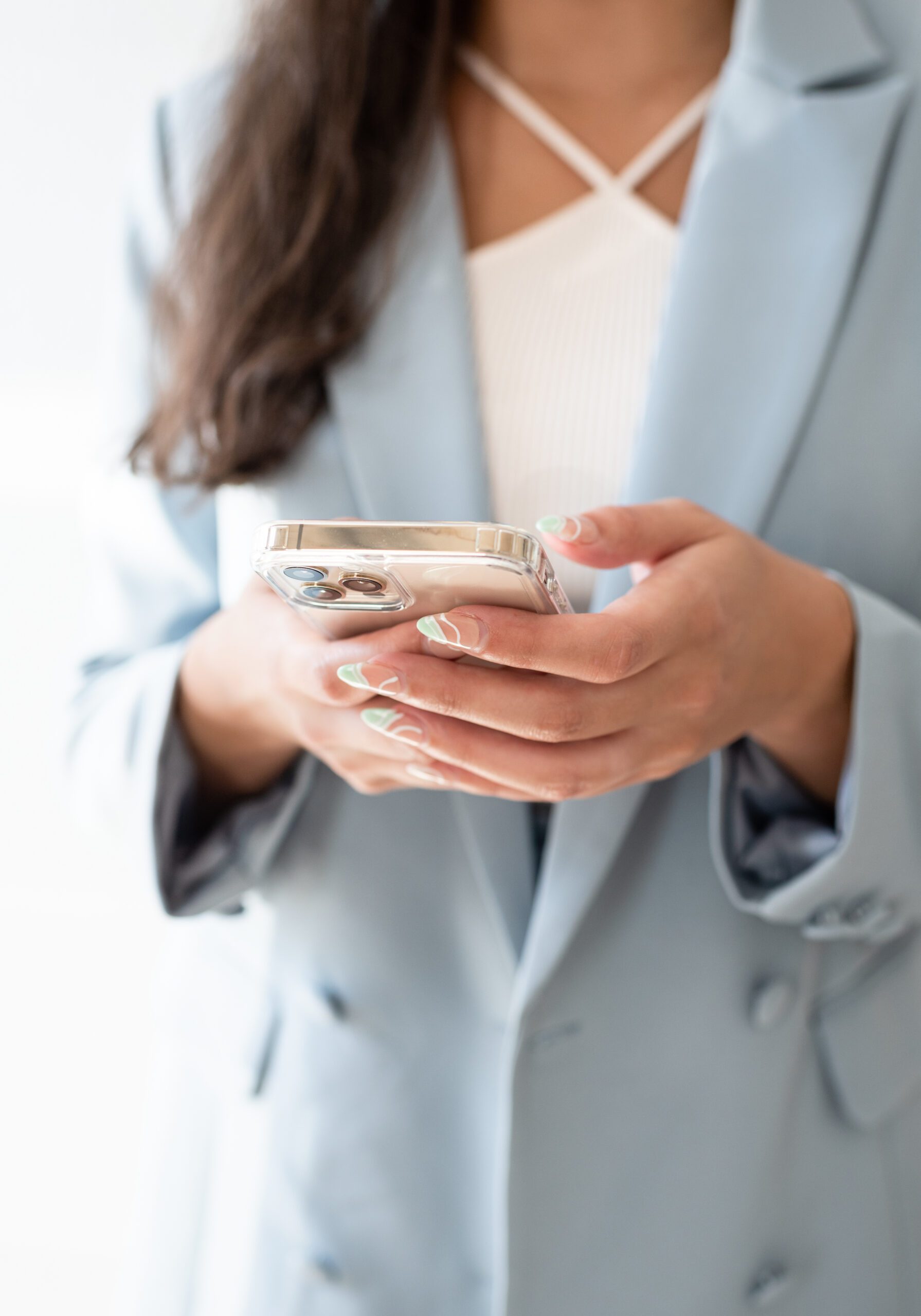 color-joy-stock-spring-blue-businesswoman-1